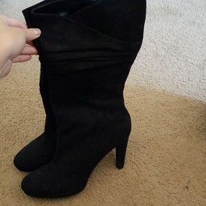 Black boots with small heel